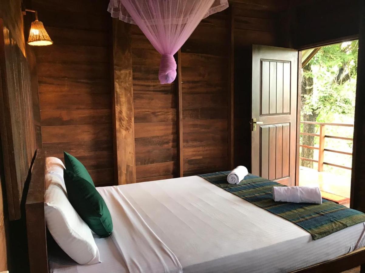Chena Huts Eco Resort สิกิริยา ภายนอก รูปภาพ