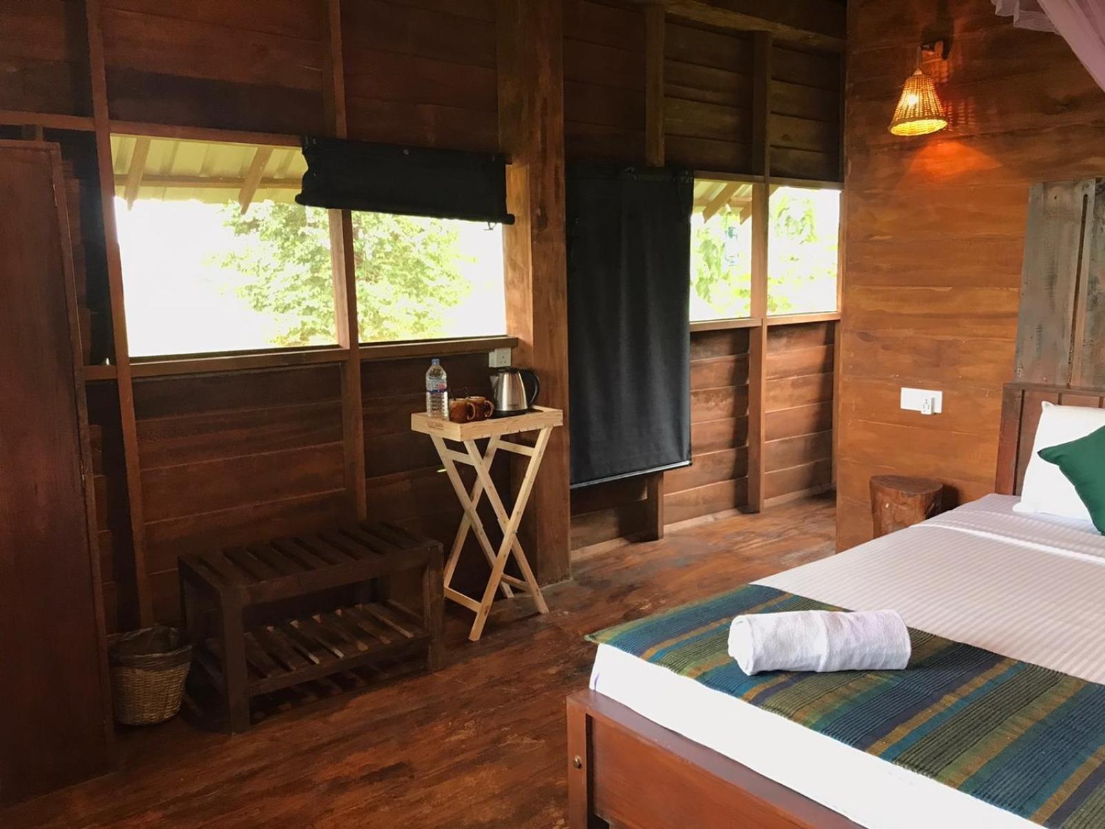 Chena Huts Eco Resort สิกิริยา ภายนอก รูปภาพ