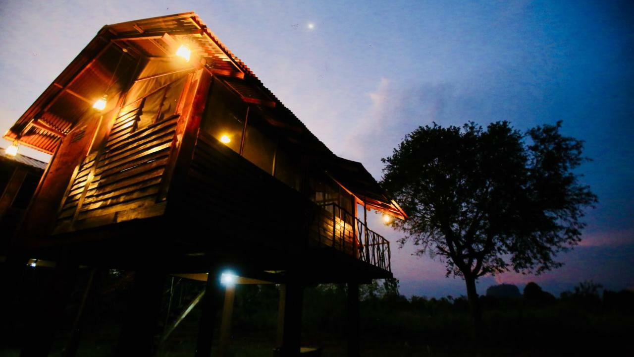 Chena Huts Eco Resort สิกิริยา ภายนอก รูปภาพ