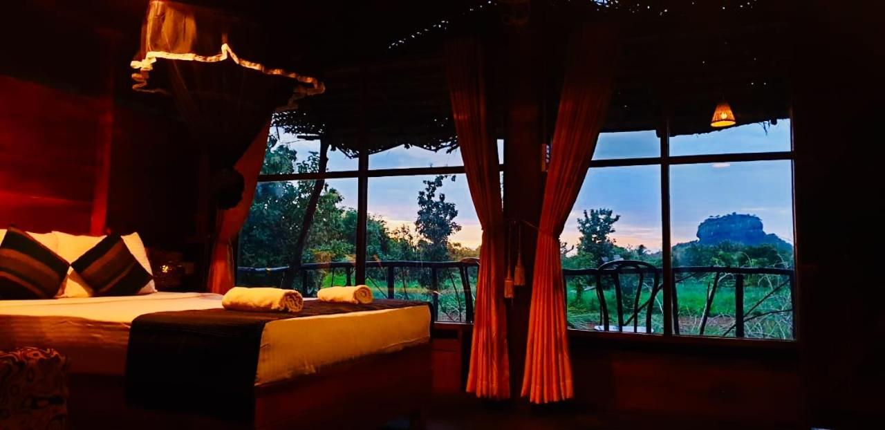 Chena Huts Eco Resort สิกิริยา ภายนอก รูปภาพ